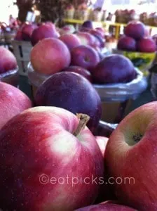 apples at market
