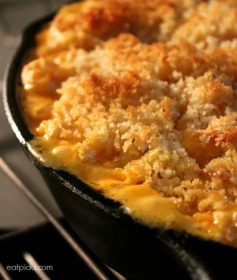 cheese bubbles close up in buffalo mac an cheese in oven