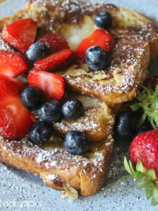The Best Brioche French Toast Recipe is made with buttery brioche bread and is special treat for breakfast! #bestbriochefrenchtoast #breakfast #recipes