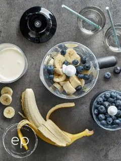 Berries & Banana in blender smoothie
