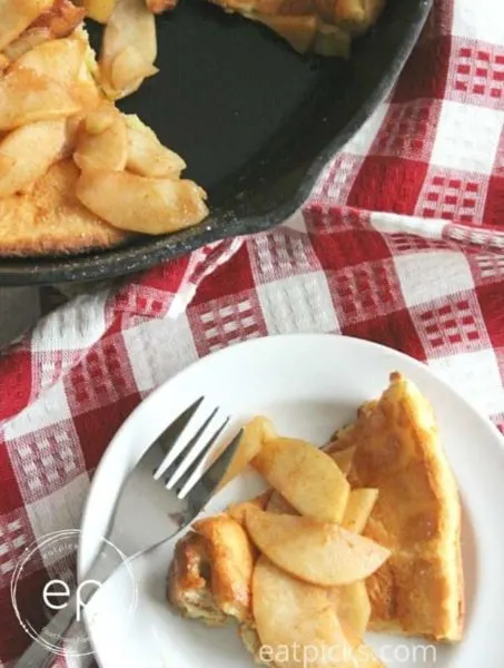 puffed pancake dutch baby with apples