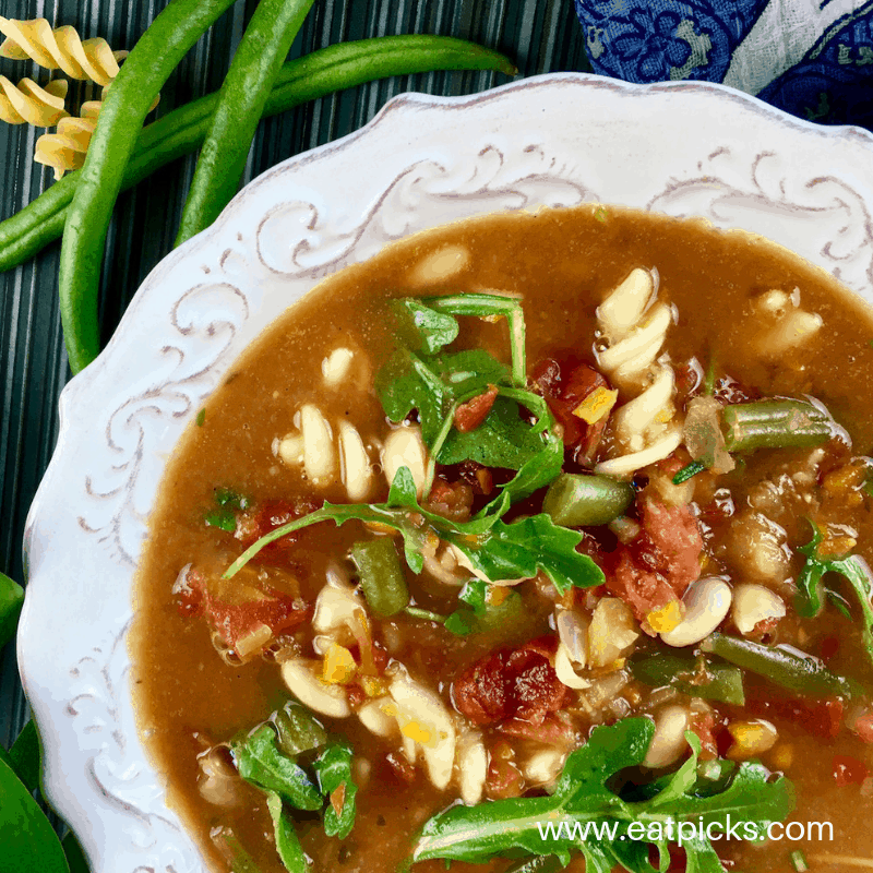 Easy Minestrone Soup with Arugula and pasta