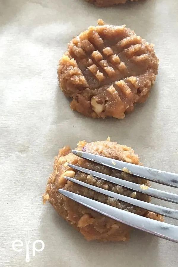 pressing fork into cookie ball
