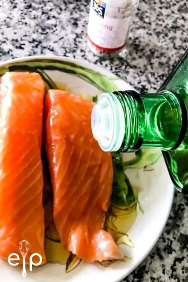 coating salmon fillets with olive oil